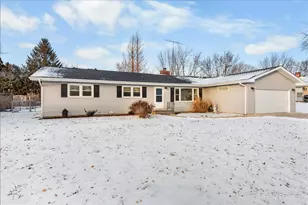 125 W Carol Ave, Cortland, IL 60112 - Photo 3