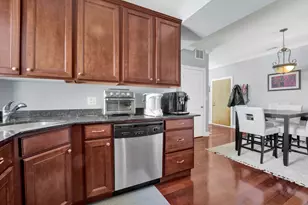 1608 W Byron St, Chicago, IL 60613 - Photo 11