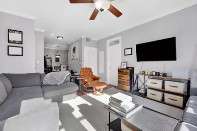 1608 W Byron Street #2E, Chicago, IL 60613 - Photo 5