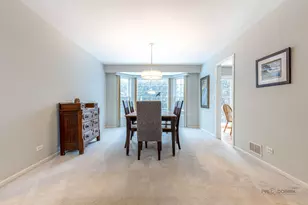 22 Ashford Ct, Lincolnshire, IL 60069 - Photo 9