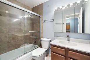 525 W Hawthorne Pl, Chicago, IL 60657 - Photo 13