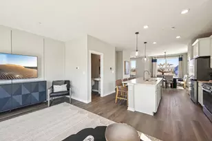 1175 Lakepointe Dr, Schaumburg, IL 60173 - Photo 5