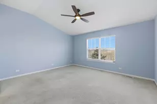 218 Goldenrod Dr, Elgin, IL 60124 - Photo 15