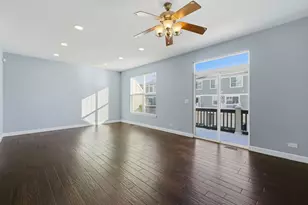 218 Goldenrod Dr, Elgin, IL 60124 - Photo 9