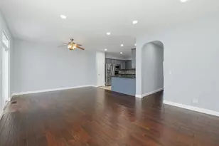 218 Goldenrod Dr, Elgin, IL 60124 - Photo 7