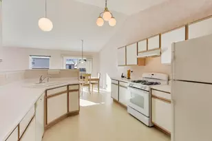 5420 Avalon Ln, Lake in the Hills, IL 60156 - Photo 11