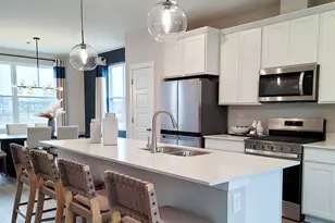 2226 Lake Shore Dr, Schaumburg, IL 60173 - Photo 3