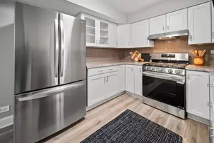 629 Derry Ct, Schaumburg, IL 60193 - Photo 3