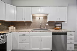 629 Derry Ct, Schaumburg, IL 60193 - Photo 7