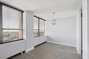 655 W Irving Park Rd, Chicago, IL 60613 - Photo 9