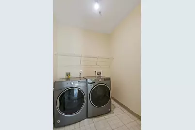 201 N Westshore Drive #107, Chicago, IL 60601 - Photo 23