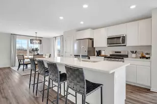 2224 Lake Shore Dr, Schaumburg, IL 60196 - Photo 3