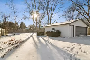 18065 W Big Oaks Rd, Grayslake, IL 60030 - Photo 15