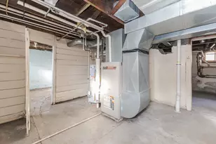 415 N Locust St, Pontiac, IL 61764 - Photo 31