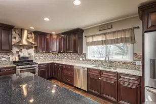 106 Sharon Dr, Sleepy Hollow, IL 60118 - Photo 7