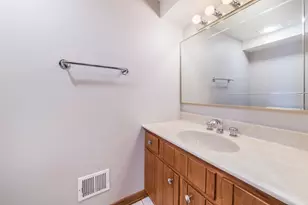 8332 N Knight Ave, Niles, IL 60714 - Photo 15