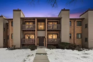 320 Sheridan Dr, Willowbrook, IL 60527 - Photo 1