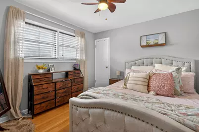 323 E Butterfield Road, Elmhurst, IL 60126 - Photo 9