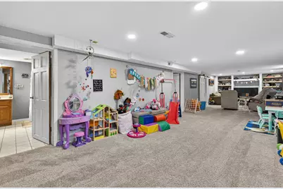 323 E Butterfield Road, Elmhurst, IL 60126 - Photo 13