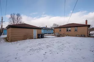 827 E 160th Pl, South Holland, IL 60473 - Photo 11