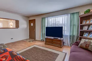 827 E 160th Pl, South Holland, IL 60473 - Photo 3