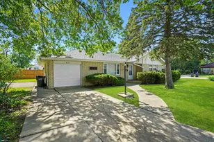 615 E 156th Pl, South Holland, IL 60473 - Photo 1