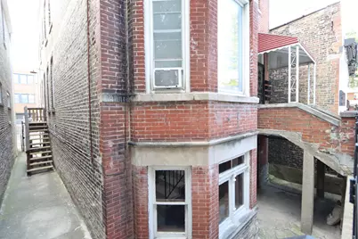 2440 S Oakley Avenue, Chicago, IL 60608 - Photo 3