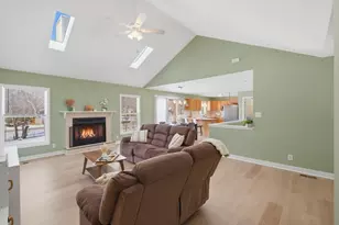 296 Charlotte Ave, Crystal Lake, IL 60014 - Photo 5