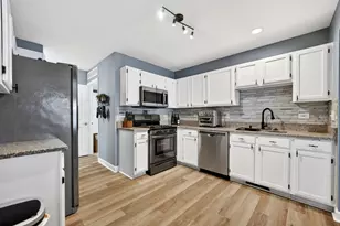 2069 Peach Tree Ln, Algonquin, IL 60102 - Photo 9