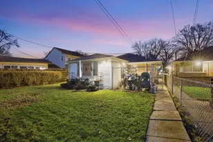 9748 S Van Vlissingen Rd, Chicago, IL 60617 - Photo 19