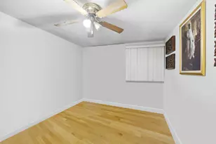 9748 S Van Vlissingen Rd, Chicago, IL 60617 - Photo 9