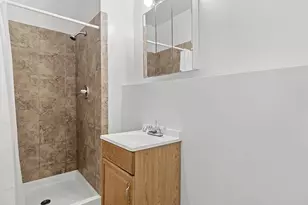 668 W Sheridan Rd, Chicago, IL 60613 - Photo 19