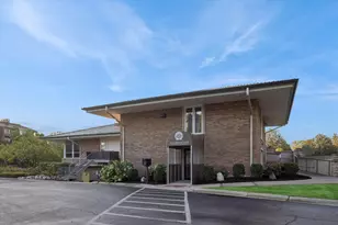 1 Oak Brook Club Dr, Oak Brook, IL 60523 - Photo 19