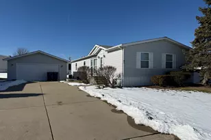 93 Petunia Cir, Matteson, IL 60443 - Photo 1