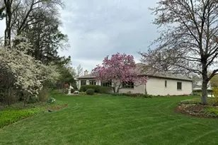 447 Stratford Ln, Willowbrook, IL 60527 - Photo 5