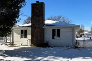 151 Rose Tree Ln, Lindenhurst, IL 60046 - Photo 3