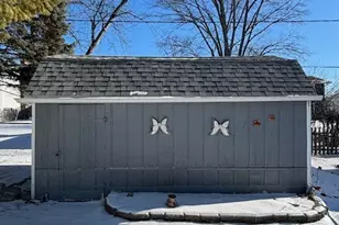 151 Rose Tree Ln, Lindenhurst, IL 60046 - Photo 5