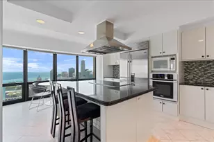 100 E Huron St, Chicago, IL 60611 - Photo 13