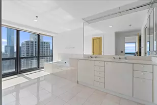 100 E Huron St, Chicago, IL 60611 - Photo 29