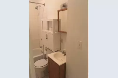 1749 W Barry Avenue, Chicago, IL 60657 - Photo 9