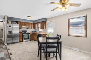 1235 Constellation Dr, Aurora, IL 60505 - Photo 9