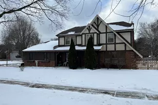 713 Dawes St, Libertyville, IL 60048 - Photo 1