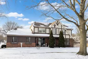 713 Dawes St, Libertyville, IL 60048 - Photo 1