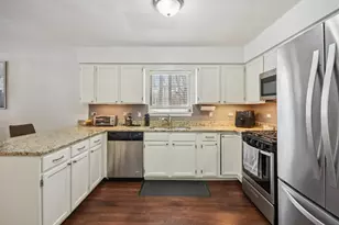 131 Willow Creek Ln, Willow Springs, IL 60480 - Photo 9