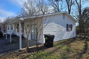 81 Dallas Dr, Harrisburg, IL 62946 - Photo 3