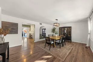 35 Cloverdale Ln, Schaumburg, IL 60194 - Photo 5