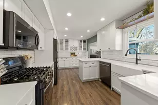 35 Cloverdale Ln, Schaumburg, IL 60194 - Photo 9