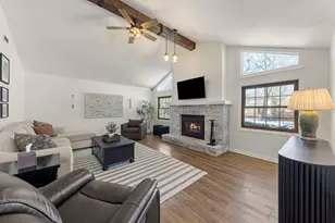 35 Cloverdale Ln, Schaumburg, IL 60194 - Photo 11