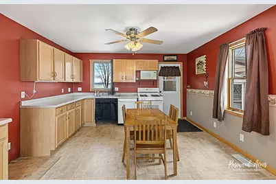 2373 E 3300 N Road, Saint Anne, IL 60964 - Photo 11