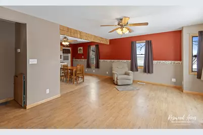 2373 E 3300 N Road, Saint Anne, IL 60964 - Photo 5